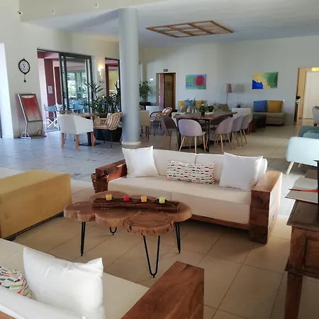 Ξενοδοχείο με διαμερίσματα Astra Village And