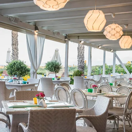Ξενοδοχείο με διαμερίσματα Astra Village And 4*