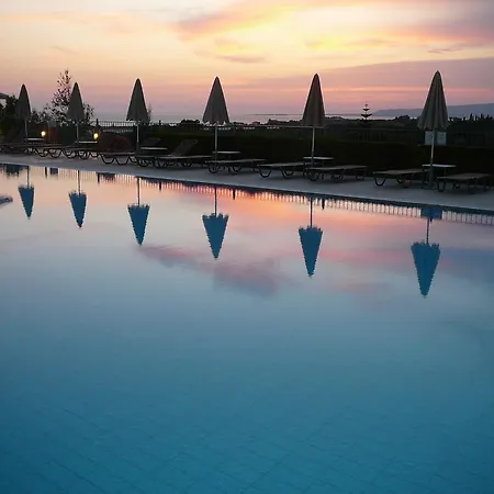 Ξενοδοχείο με διαμερίσματα Astra Village And