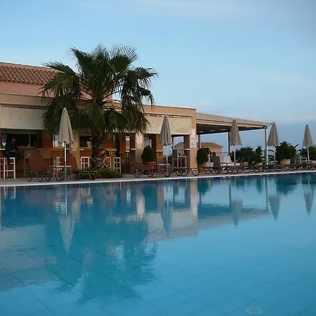 Ξενοδοχείο με διαμερίσματα Astra Village And