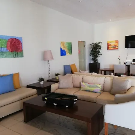Ξενοδοχείο με διαμερίσματα Astra Village And 4*