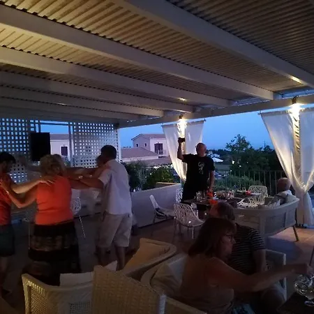 Ξενοδοχείο με διαμερίσματα Astra Village And