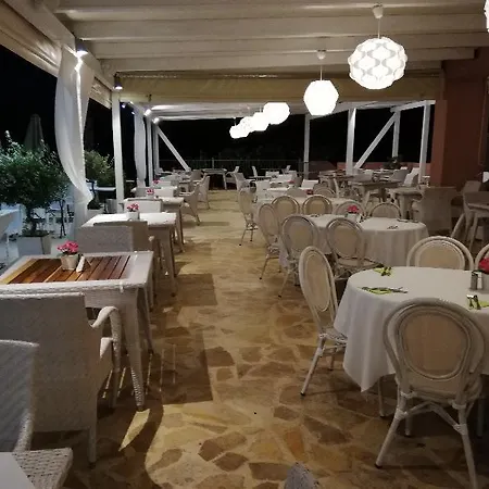 Ξενοδοχείο με διαμερίσματα Astra Village And Livathos (Kefalonia)