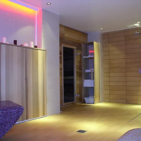 Astra Village And شقة فندقية 4*